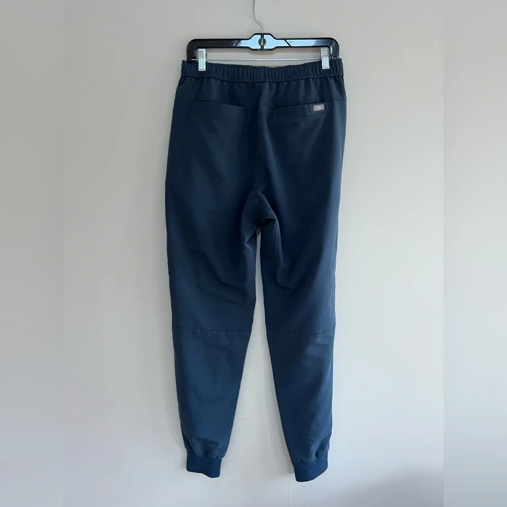 FIGS Men's Tansen Jogger Scrub Pants in Dark Harbor PO #3013, size M